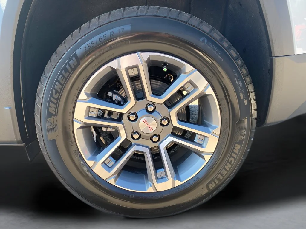 New 2027 Summit White GMC Elevation image 31