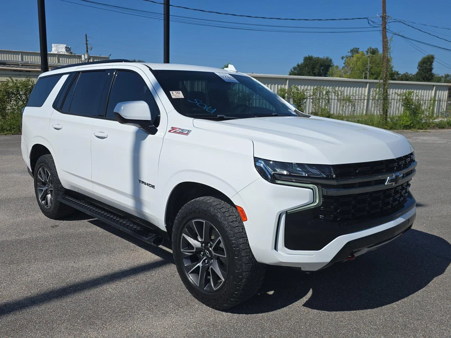 Used 2021 Summit White Chevrolet Z71 image 1