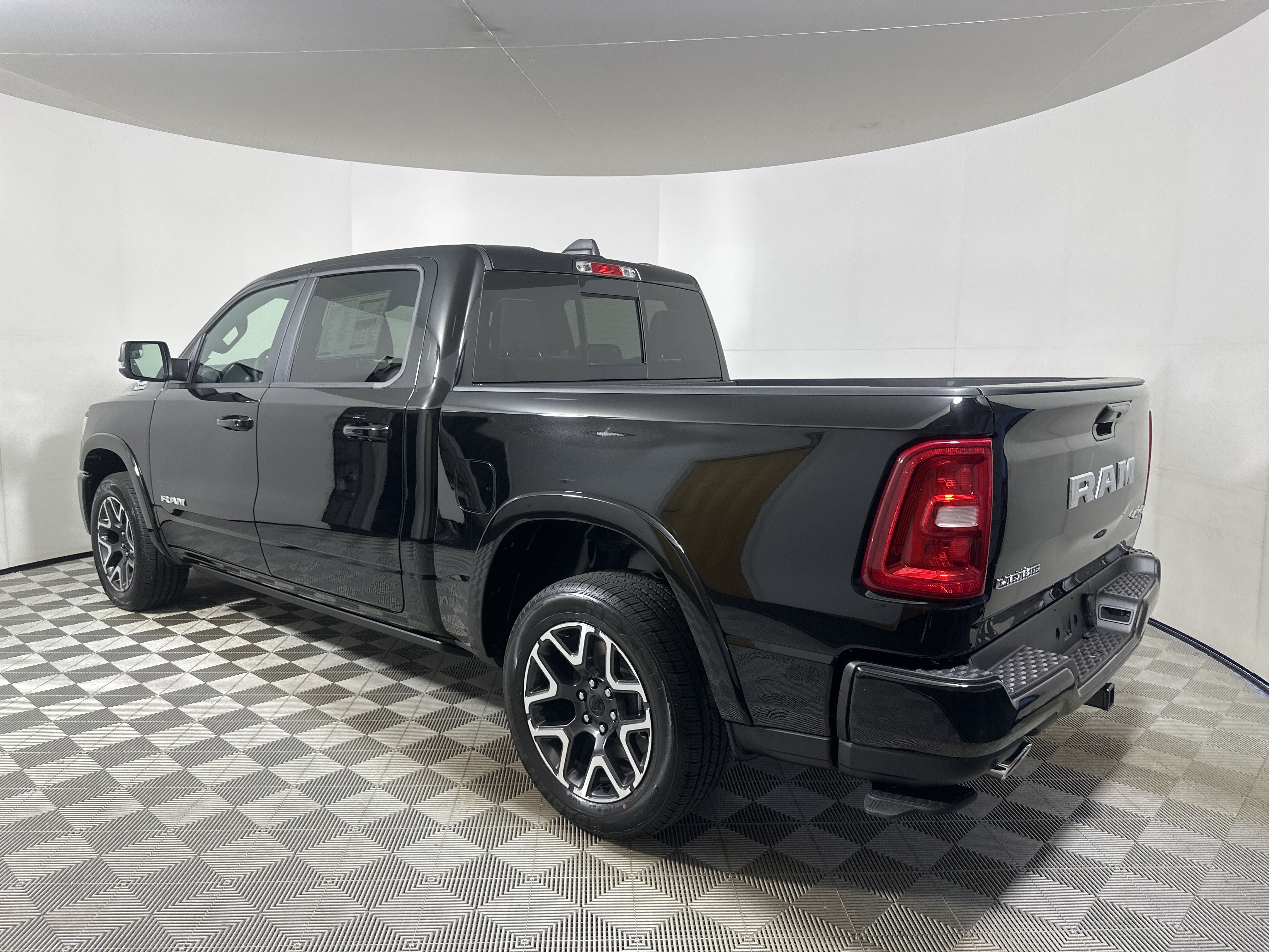 New 2026 Diamond Black Crystal Pearl-Coat Exterior Paint RAM Laramie image 5