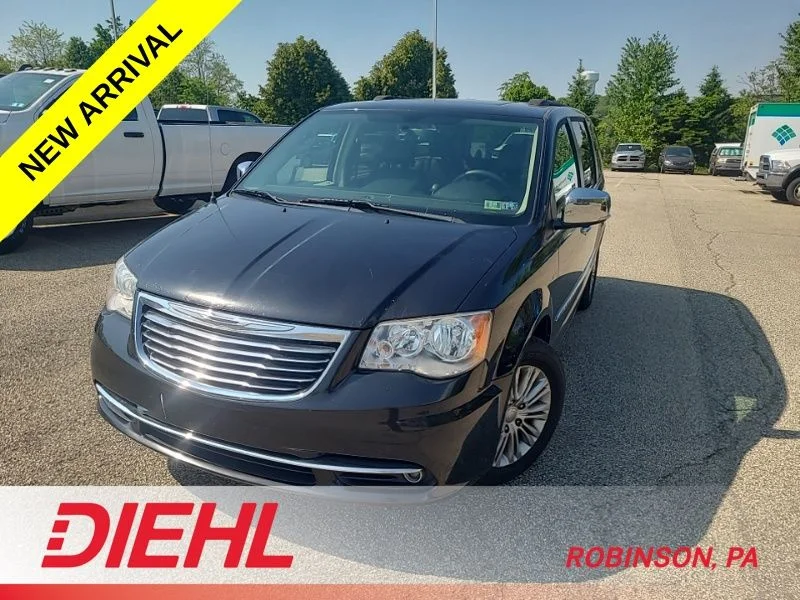 2016 Chrysler Town & Country Anniversary Edition's photo