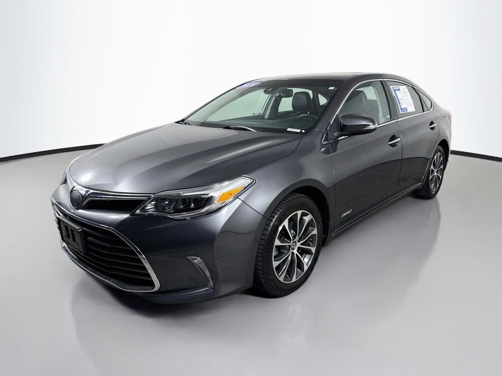Used 2018 Magnetic Gray Metallic Toyota Hybrid XLE Premium image 3