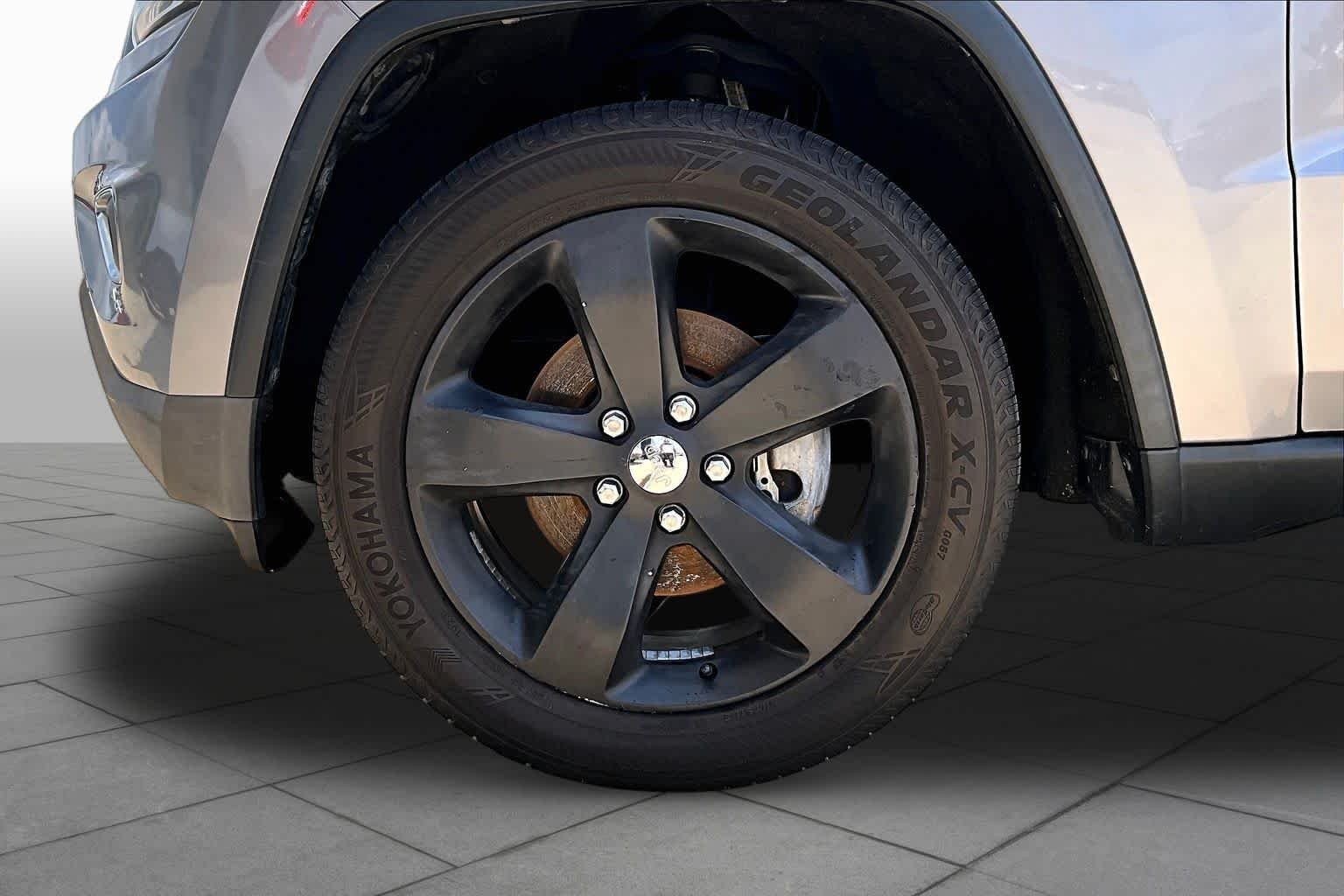 Used 2014 Billet Silver Metallic Clearcoat Jeep Limited image 10