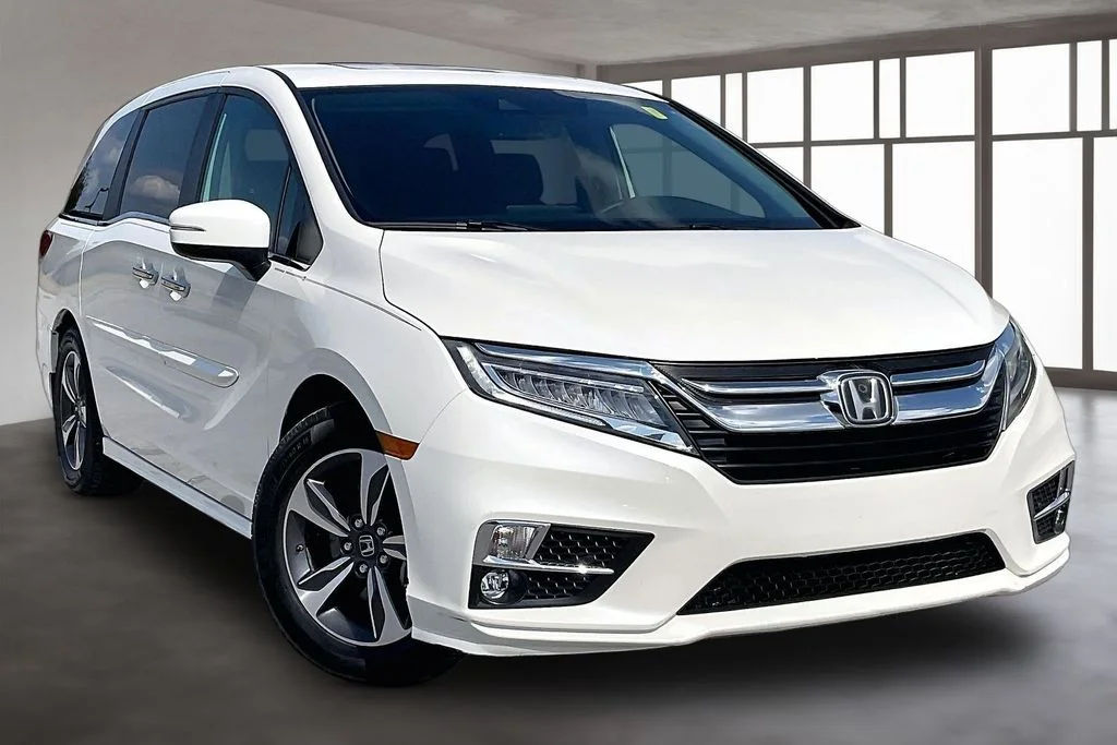 Used 2019 White Honda Touring image 3