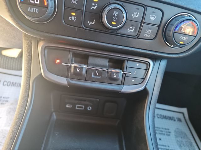 Used 2022 Summit White GMC AT4 image 24