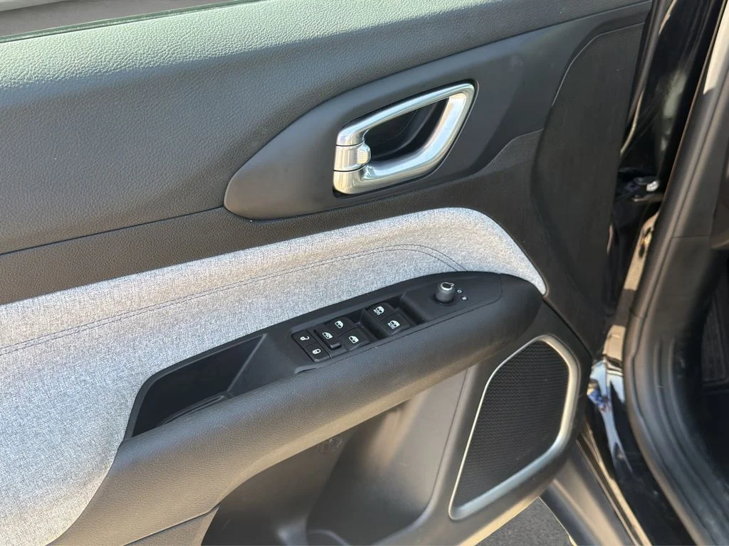 Used 2024 Black Jeep Latitude image 10