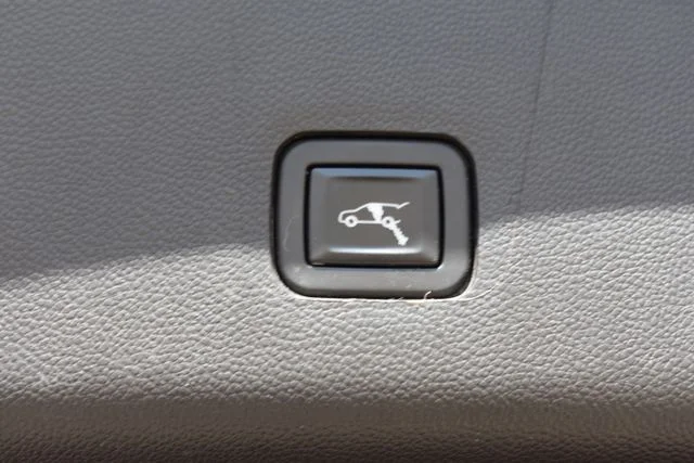 Used 2020 Red Chevrolet Premier image 19
