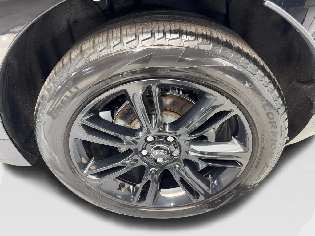 Used 2023 Black Land Rover R-Dynamic S image 80