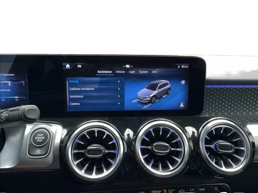 Used 2025 Black Mercedes-Benz GLB 250 image 47