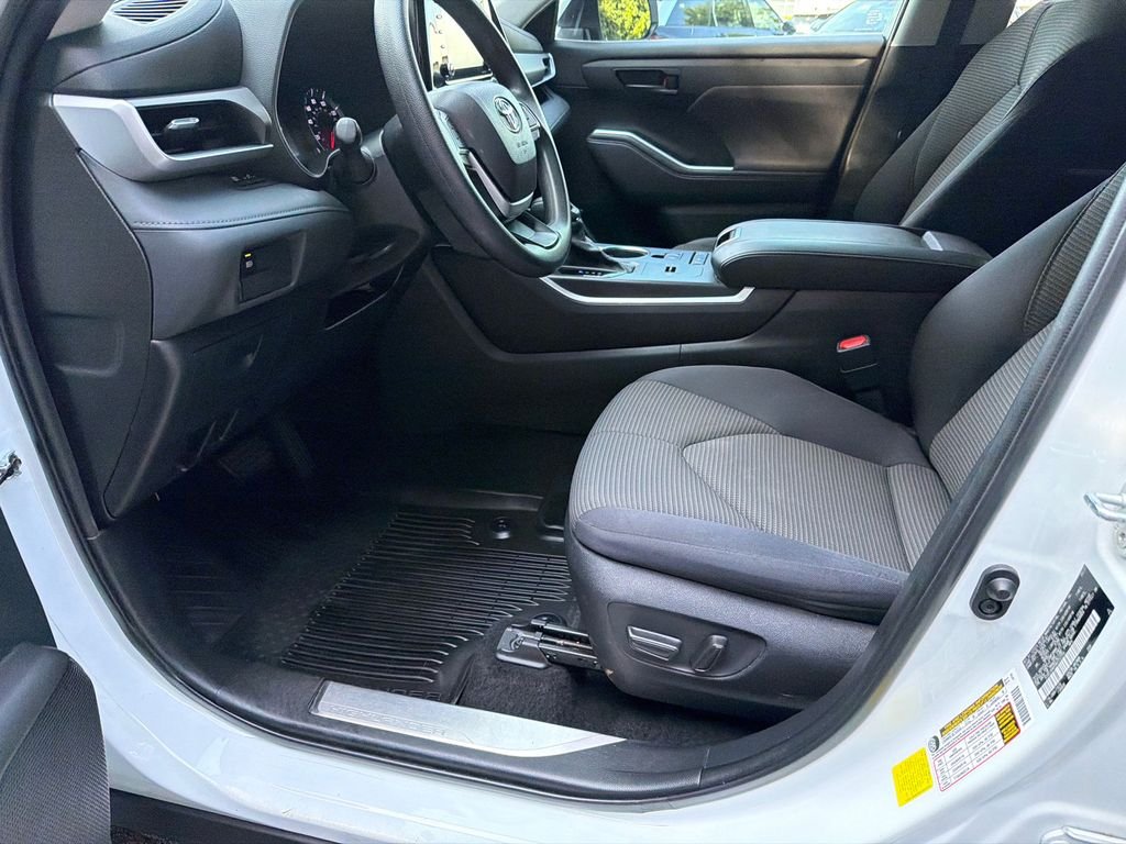 Used 2022 Beige Toyota L image 9