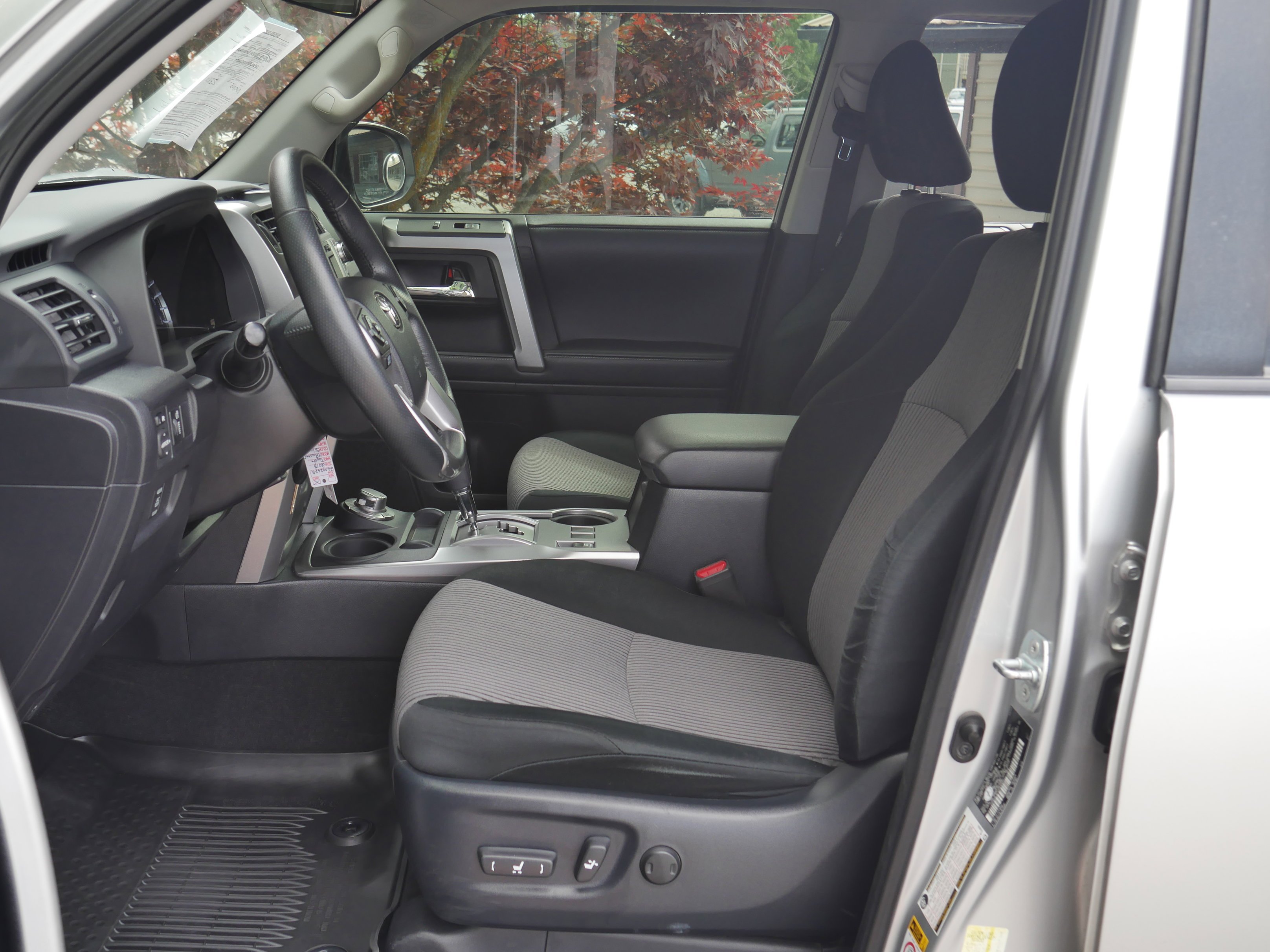 Used 2018 Classic Silver Metallic Toyota SR5 image 3