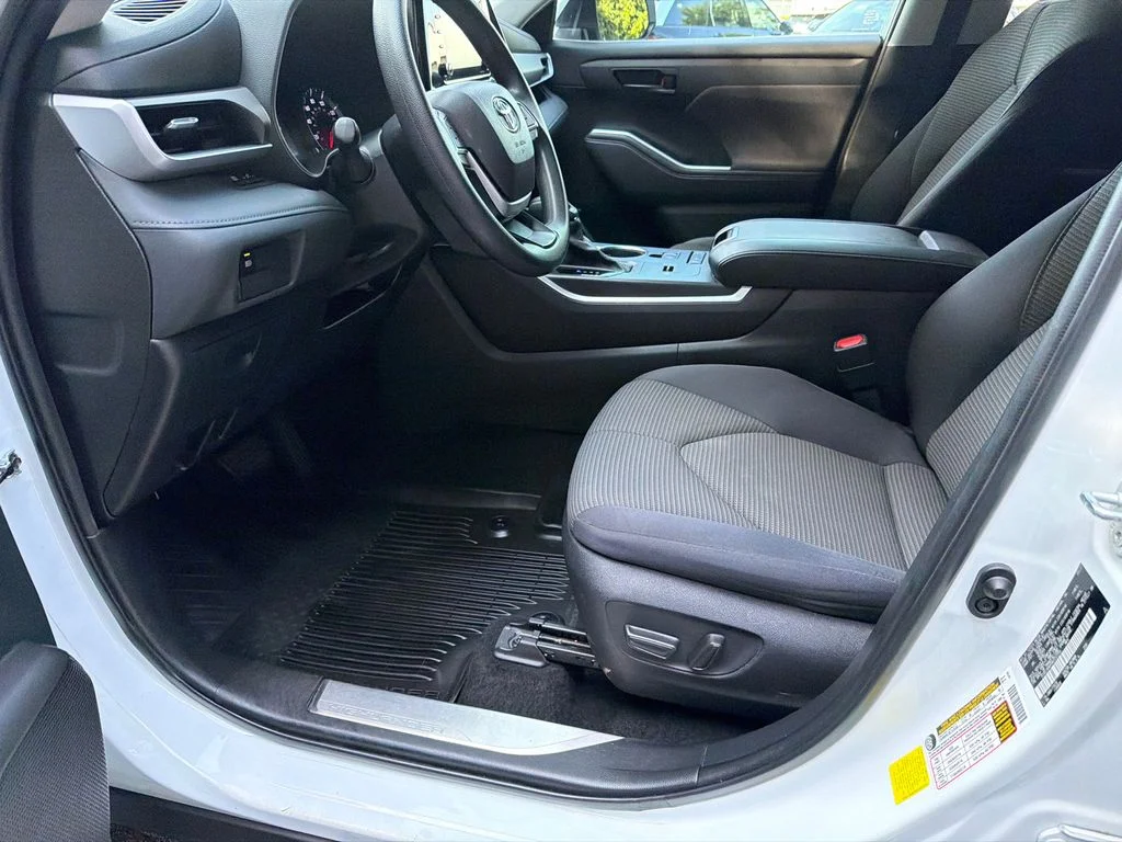 Used 2022 Beige Toyota L image 9