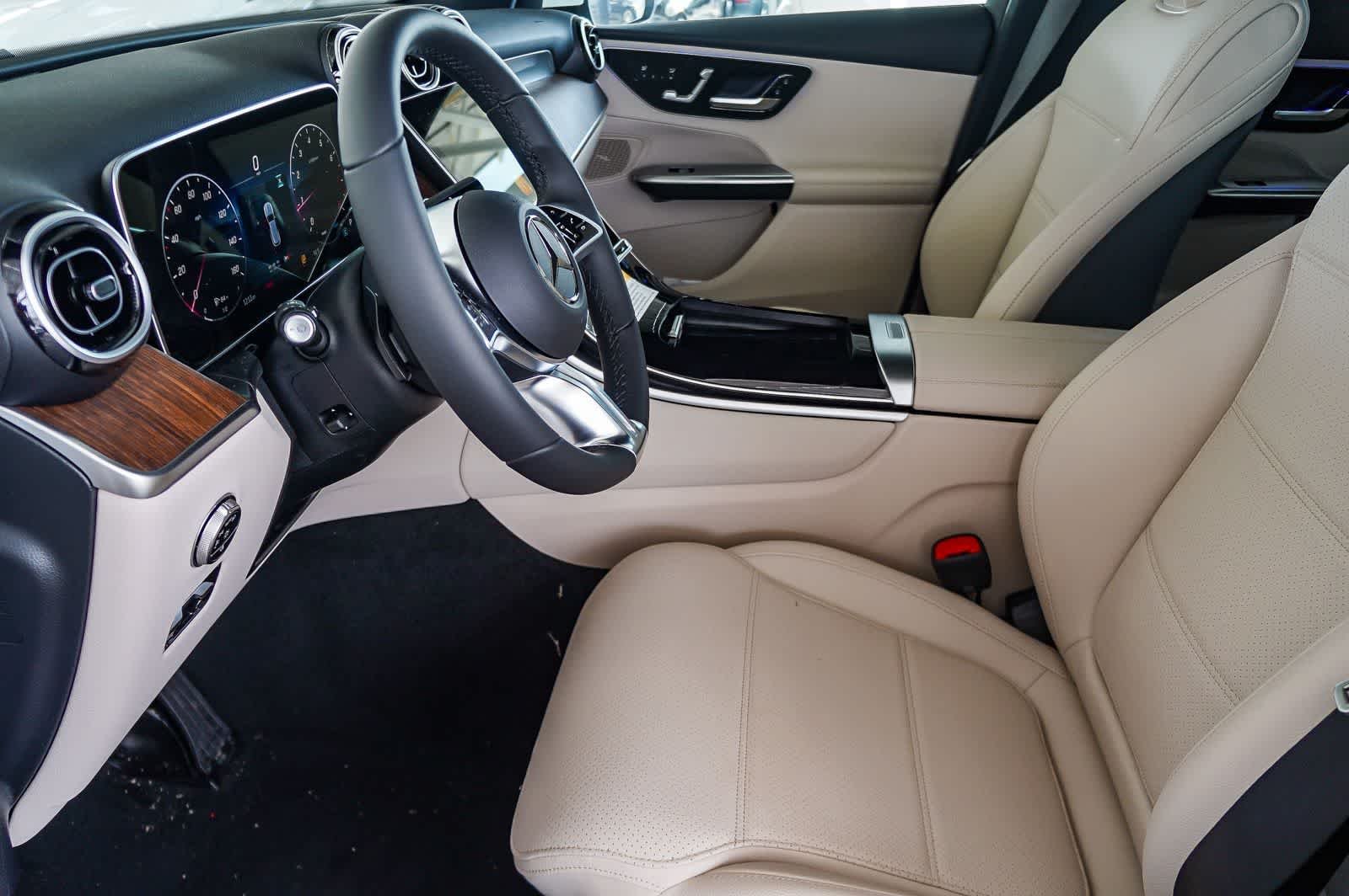 New 2026 Polar White Mercedes-Benz GLC 300 image 17