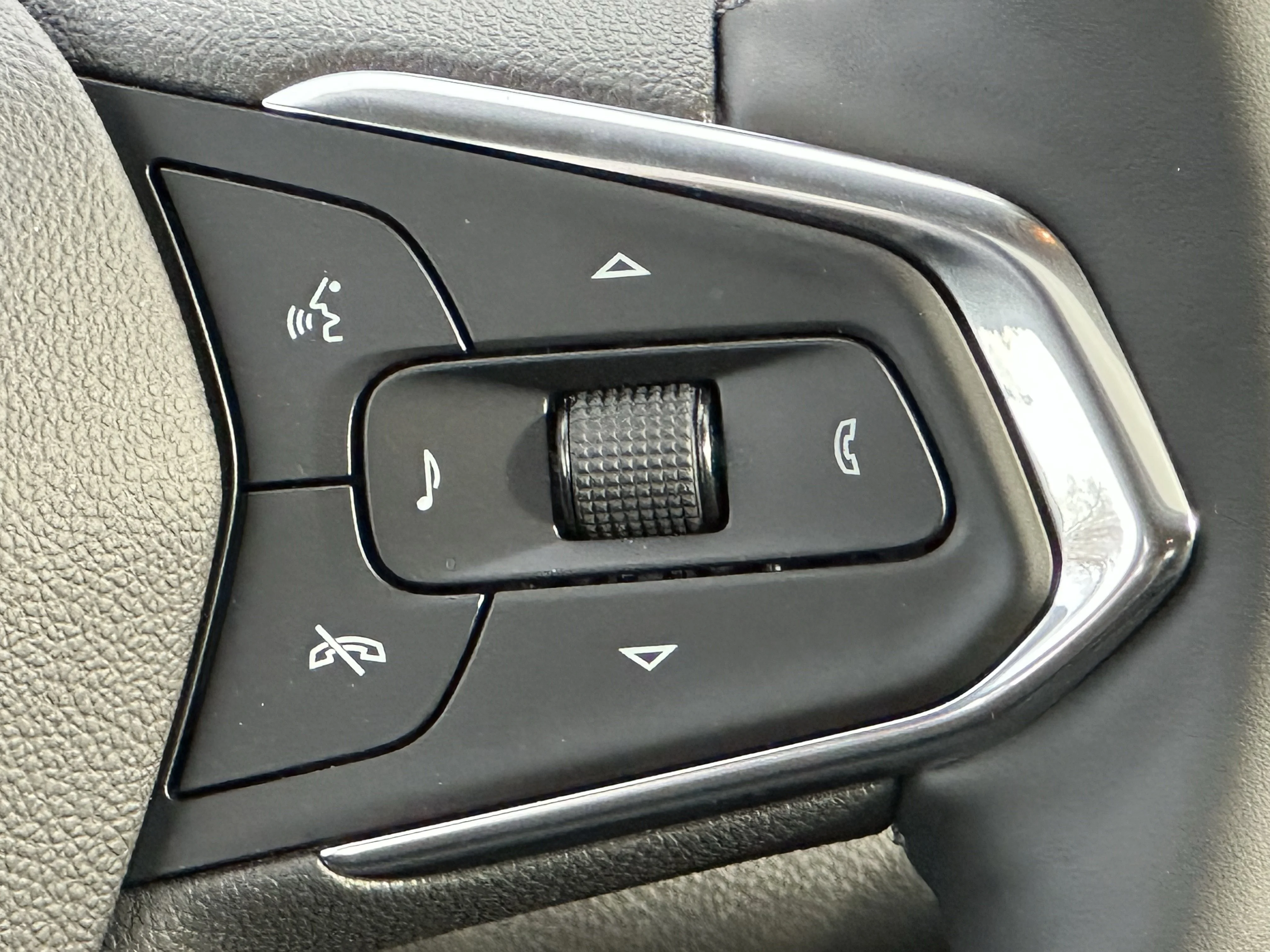 New 2026 Mosaic Black Metallic Chevrolet ACTIV image 16