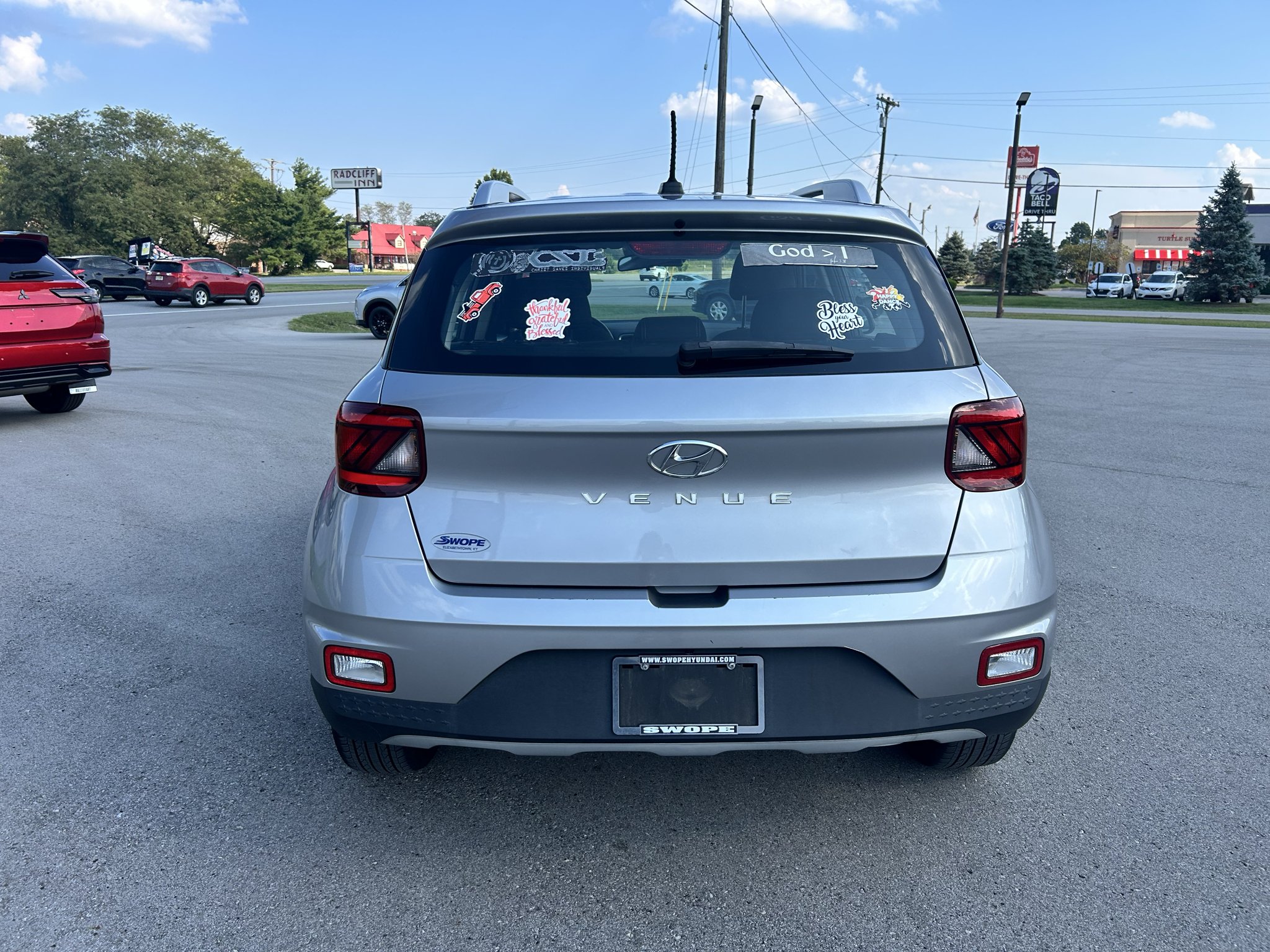 Used 2024 Silver Hyundai  image 5
