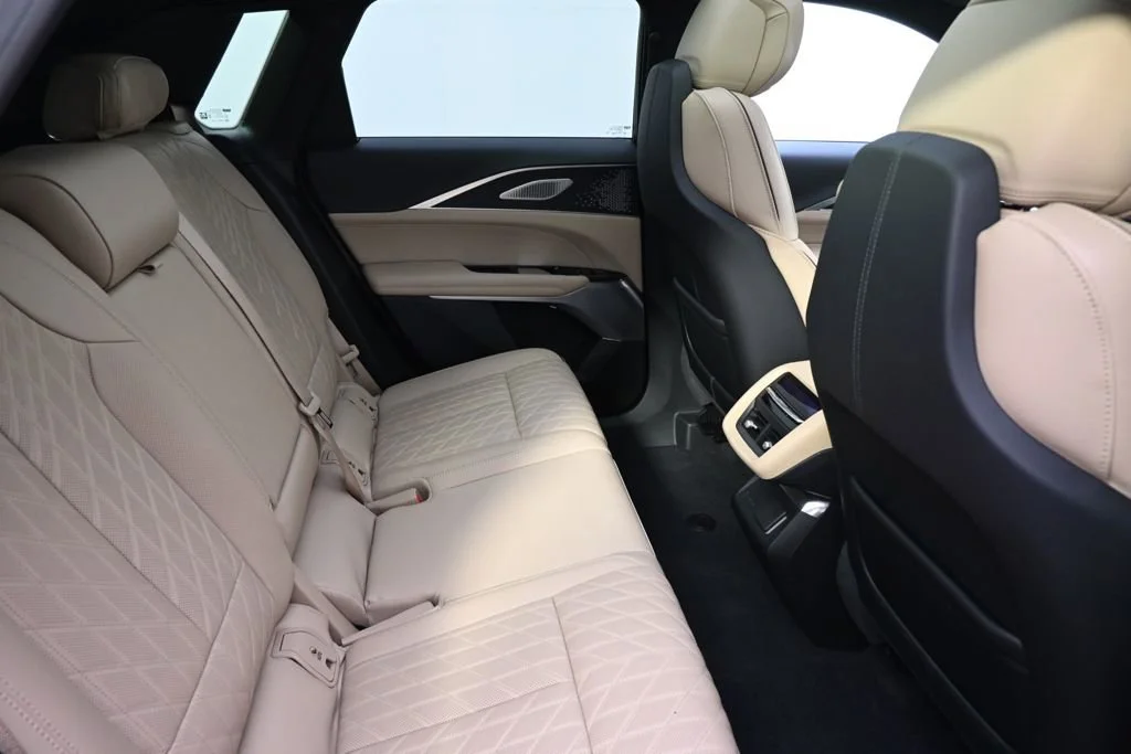 2025 Cadillac LYRIQ Luxury 3 - Photo 18