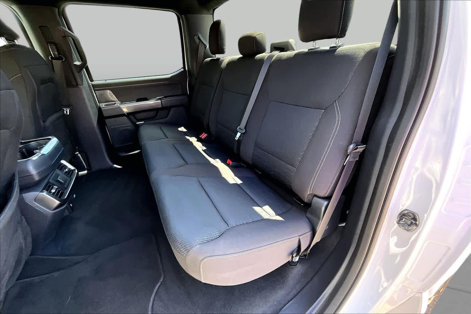 Used 2023 Oxford White Ford XLT image 21