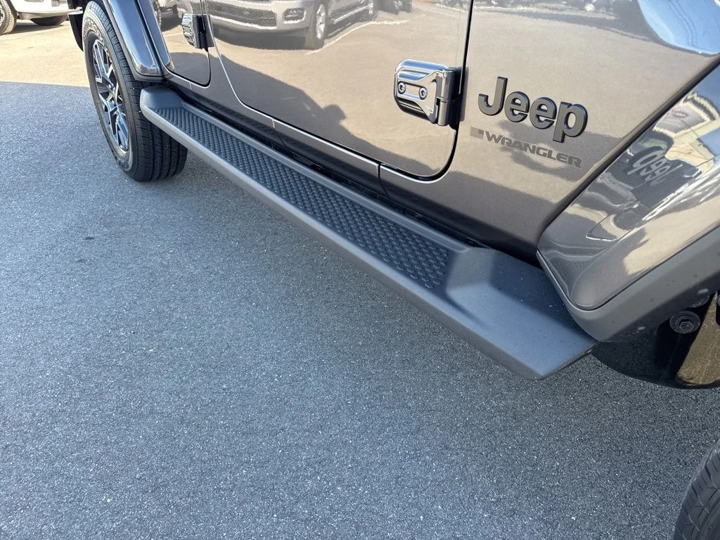 New 2026 Granite Crystal Metallic Clear-Coat Exterior Paint Jeep Sahara image 16