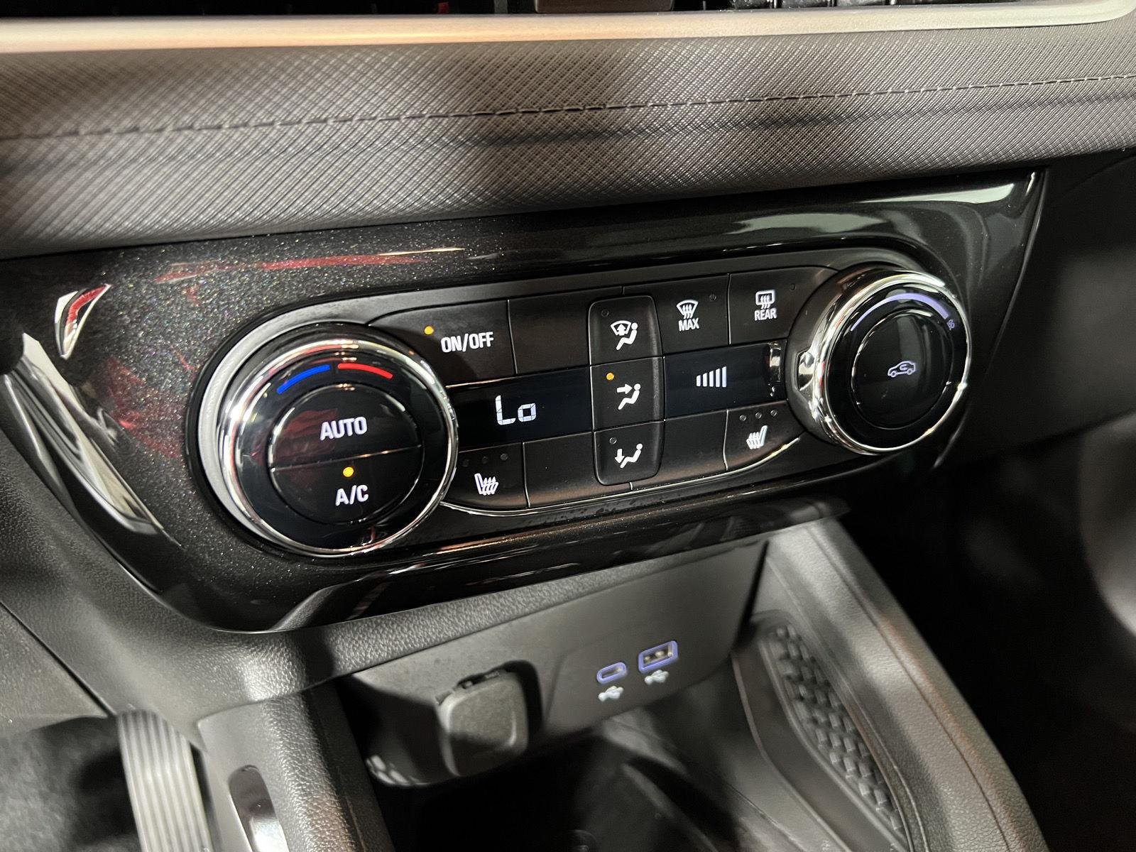 Used 2025 Summit White Chevrolet LT image 30