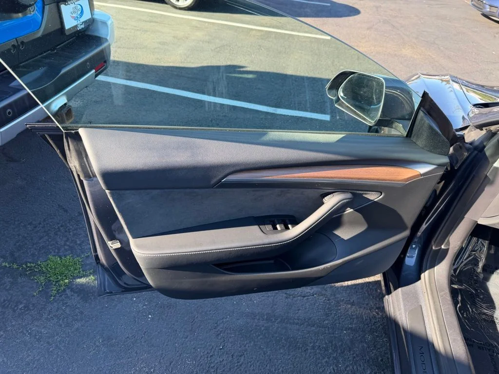 Used 2022 Midnight Silver Metallic Tesla Long Range image 9