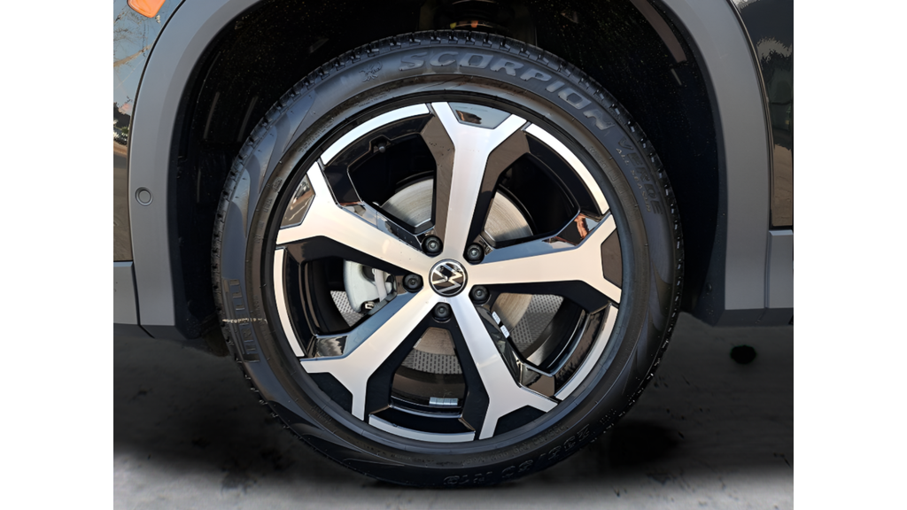 2025 Volkswagen Tiguan SE - Photo 28