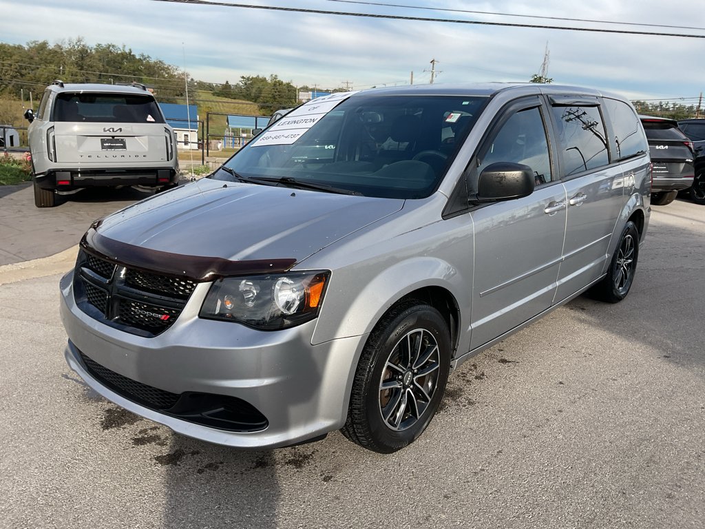 Used 2015 Billet Silver Metallic Clearcoat Dodge SE image 4