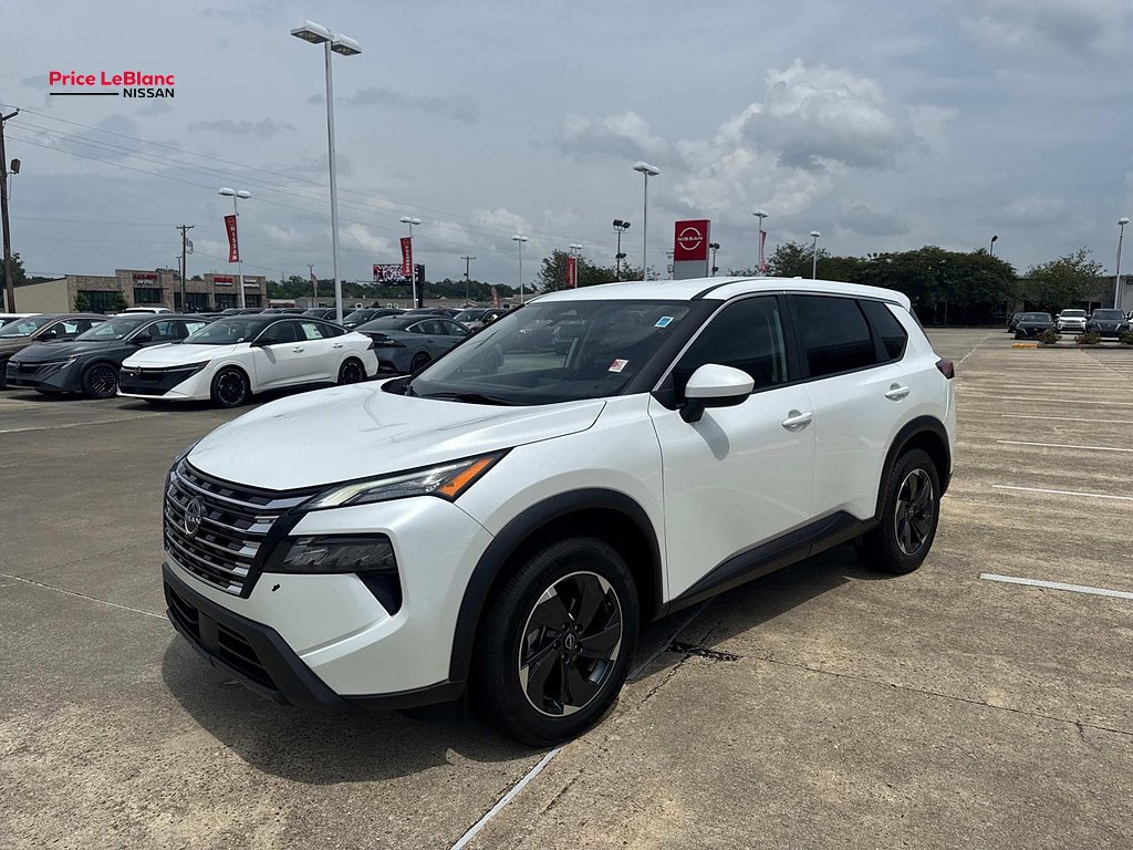 Used 2024 Everest White Pearl Nissan SV image 3