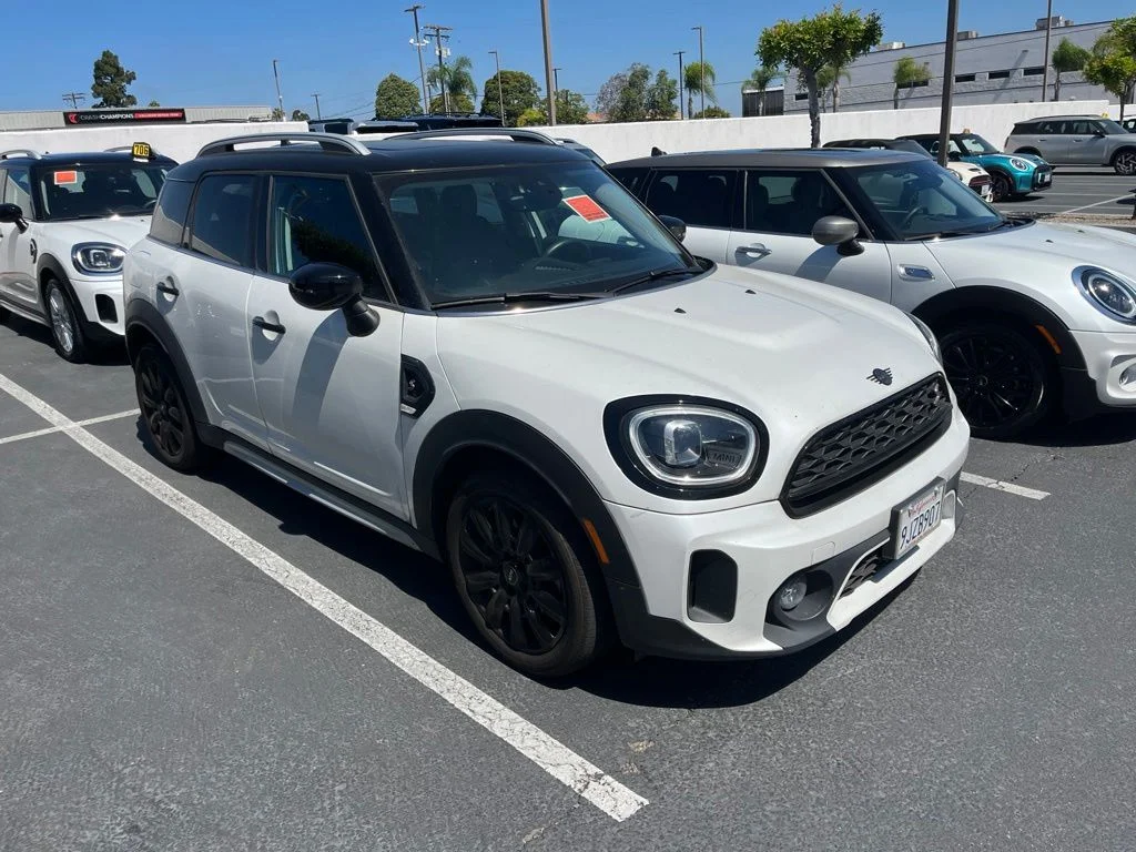 Certified Used 2024 White Metallic MINI Signature image 4