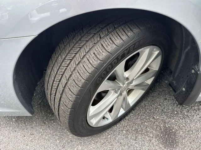 Used 2013 Silver Subaru 2.5i image 31