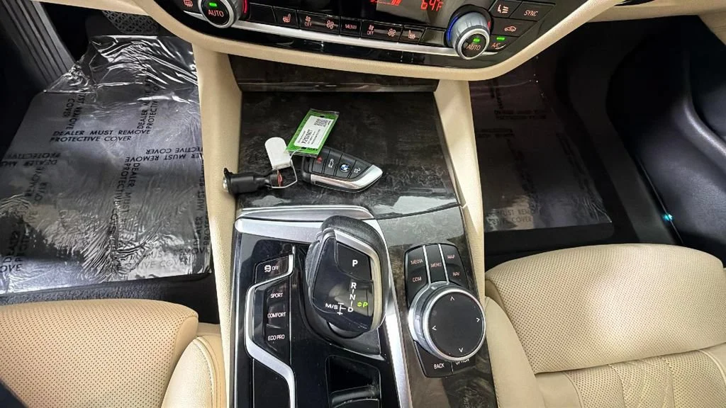 Used 2021 White BMW 530i image 21