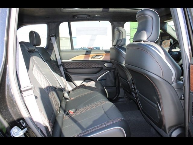 Used 2022 Diamond Black C Jeep Summit Reserve 4xe image 10