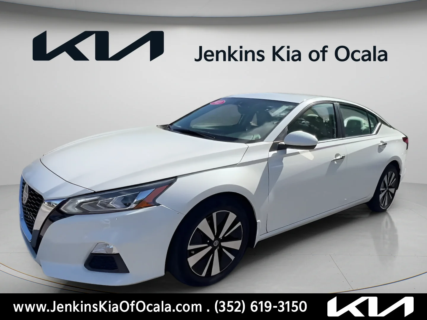 Used 2021 Pearl White Tricoat Nissan 2.5 SV image 13