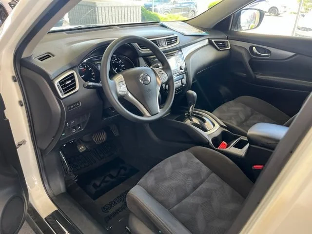 Used 2016 Pearl White Nissan SV image 31