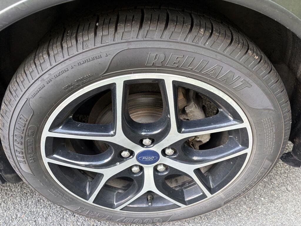 Used 2016 Magnetic Ford SE image 10