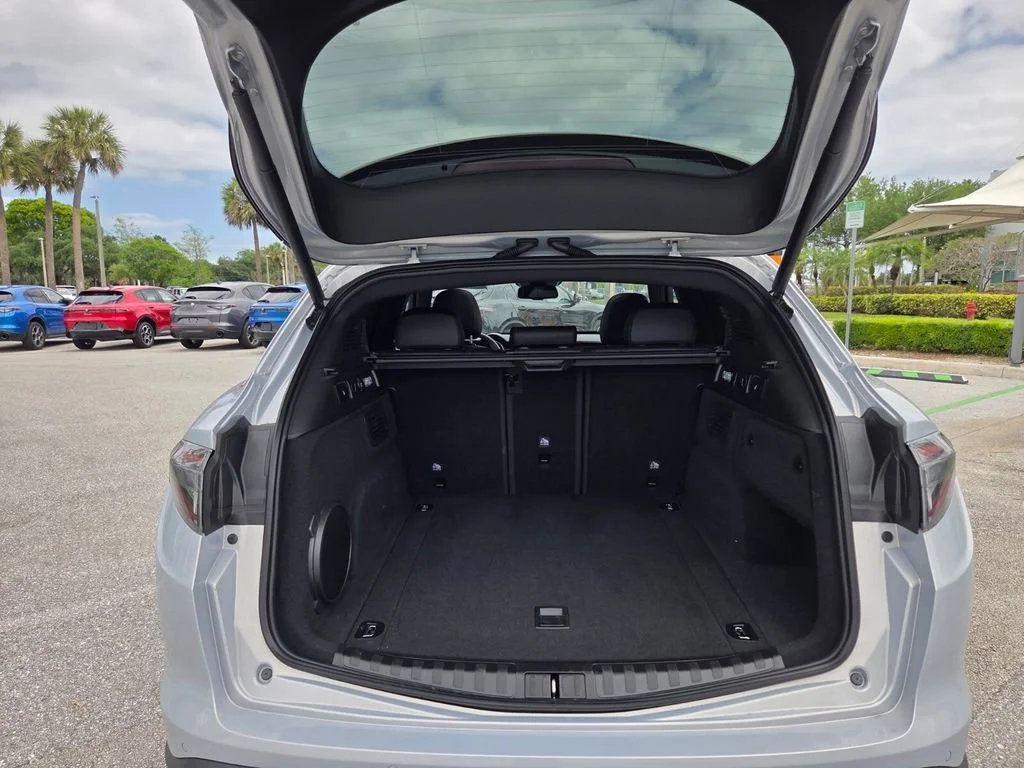 New 2025 Moonlight Gray Metallic Alfa Romeo Base image 21