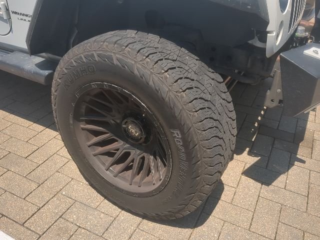 Used 2018 Bright White Clearcoat Jeep Unlimited Sahara image 4