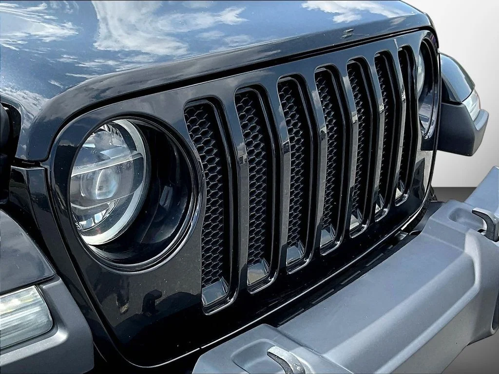 Used 2022 Black Jeep Unlimited Sahara Altitude image 31