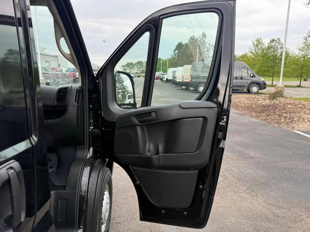 New 2026 Black Clear-Coat Exterior Paint RAM Low Roof image 55