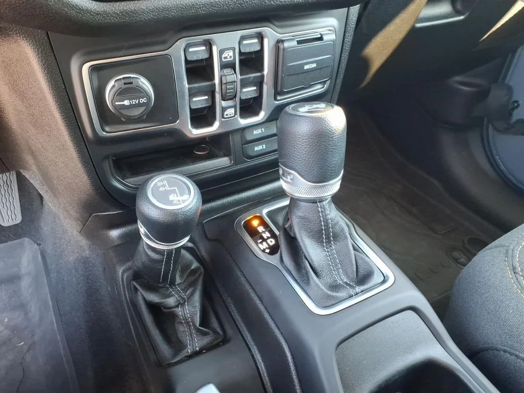 Used 2024 Gray Jeep Sport S image 19