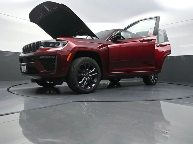 New 2026 Velvet Red Pearl-Coat Exterior Paint Jeep Limited Reserve image 31