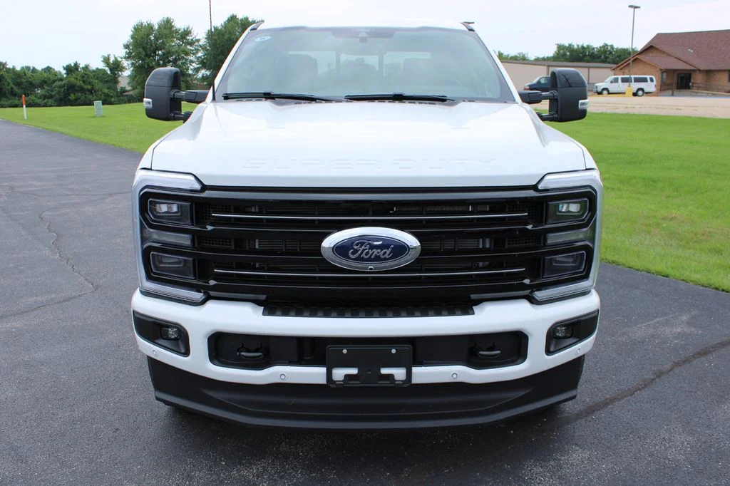 New 2026 Star White Metallic Tri-Coat Ford F-250® Platinum® image 2