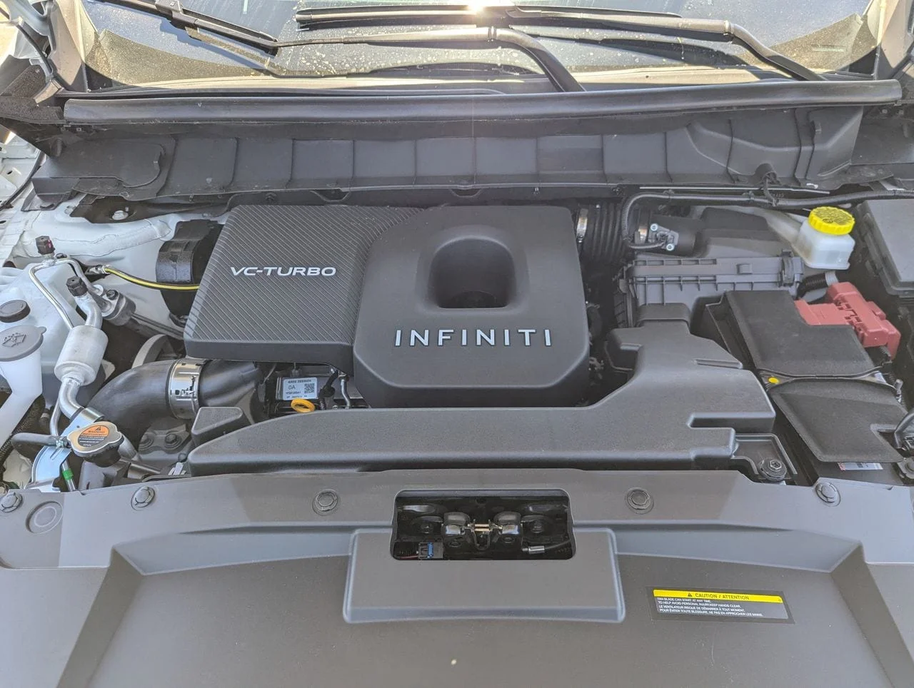 Used 2027 RADIANT WHITE INFINITI Luxe AWD image 10