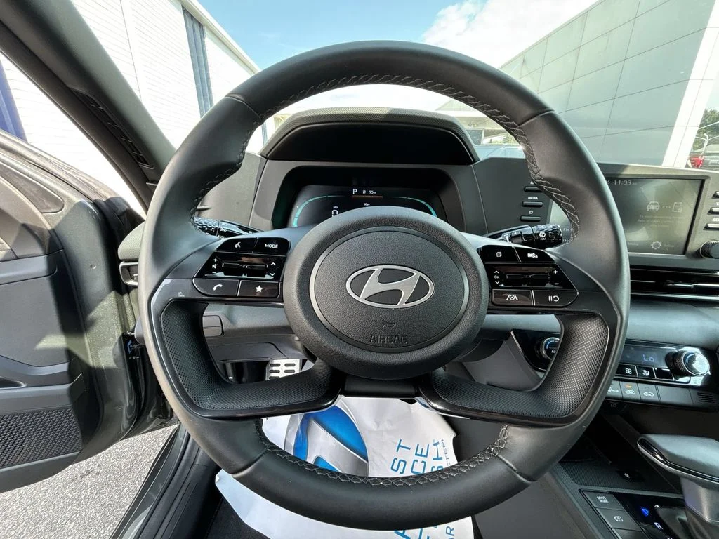 Used 2025 Gray Hyundai SEL Sport image 11