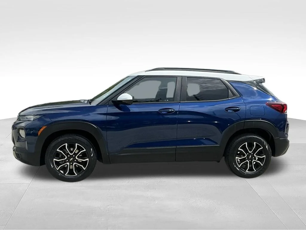 Used 2022 Blue Chevrolet ACTIV image 3