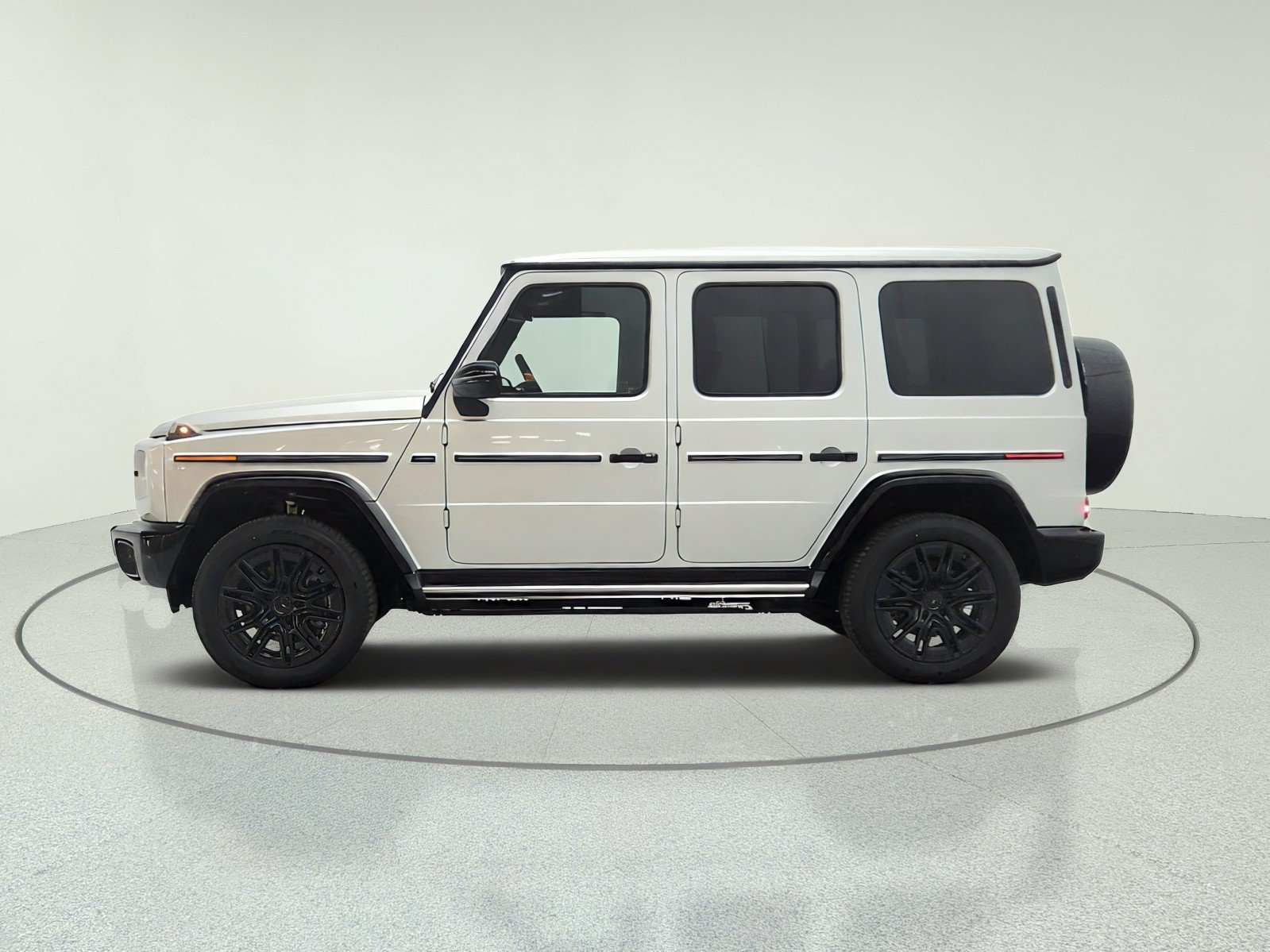 New 2027 Iridium Silver Mercedes-Benz G 580e SUV image 29