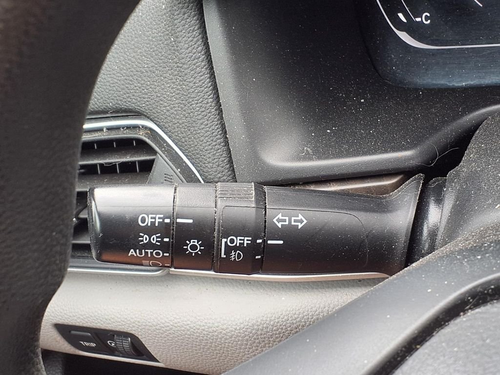 Used 2018  Honda EX image 16