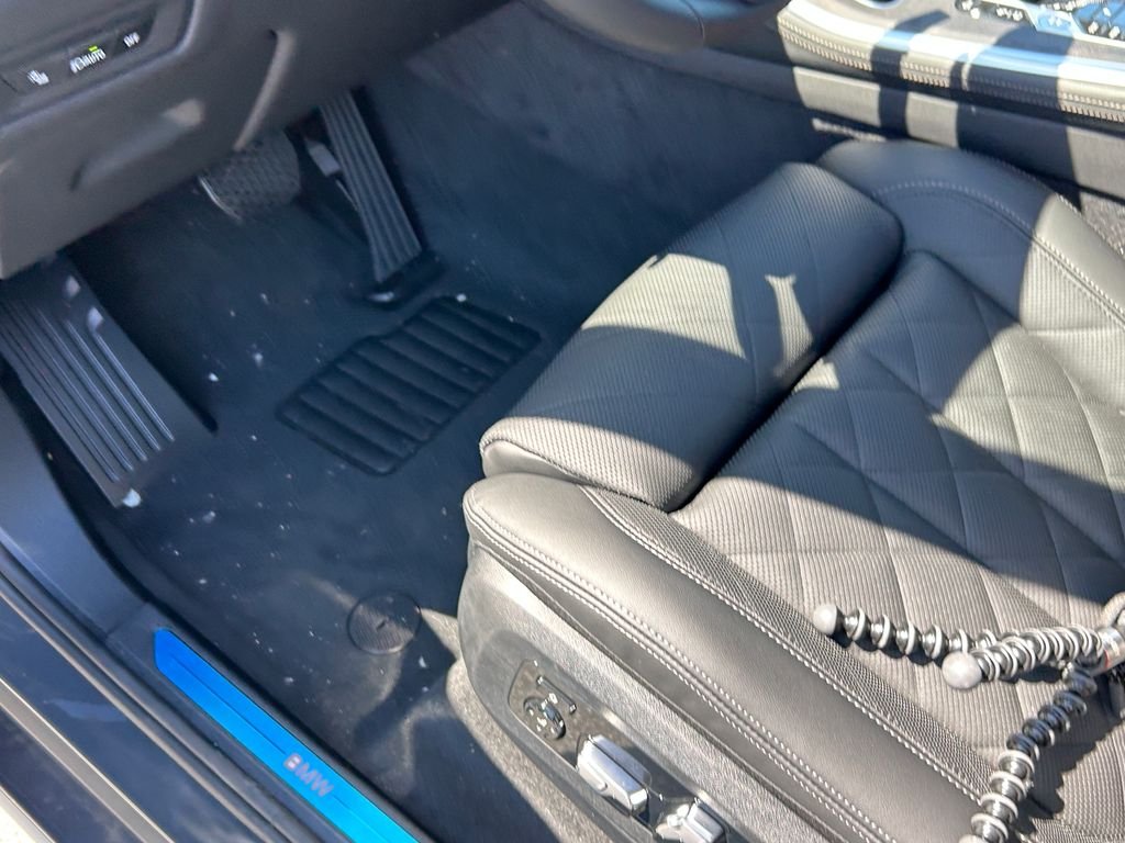 New 2026 Dravit Grey Metallic BMW xDrive50e image 13
