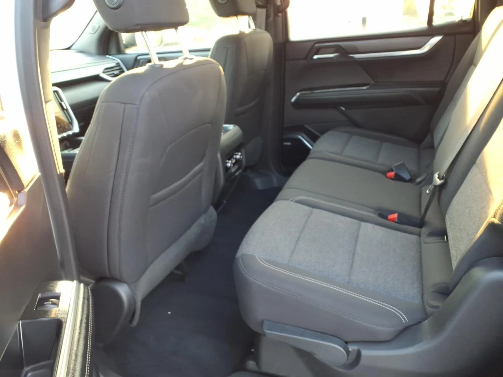 Used 2025 White GMC Elevation image 5