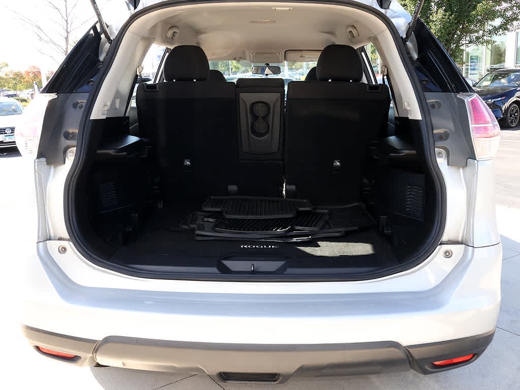 Used 2015 Brilliant Silver Nissan S image 22