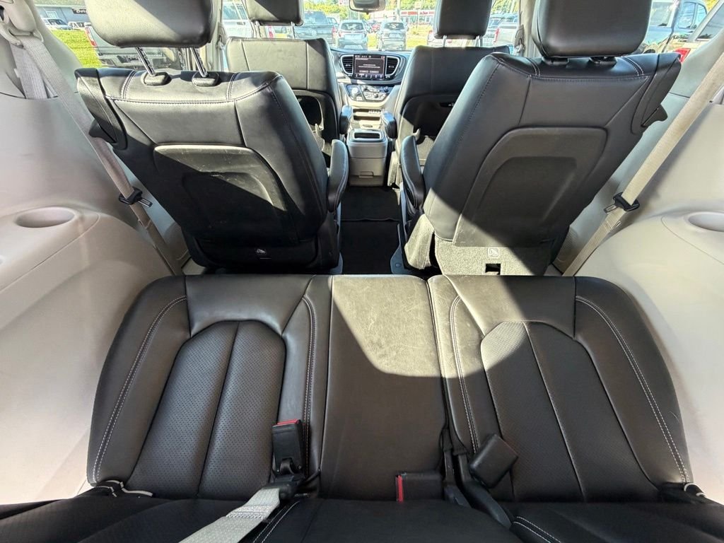 Used 2023 Silver Chrysler Touring L image 49