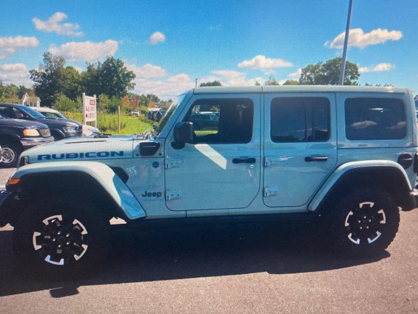 Used 2024 Earl Clearcoat Jeep Rubicon X image 10